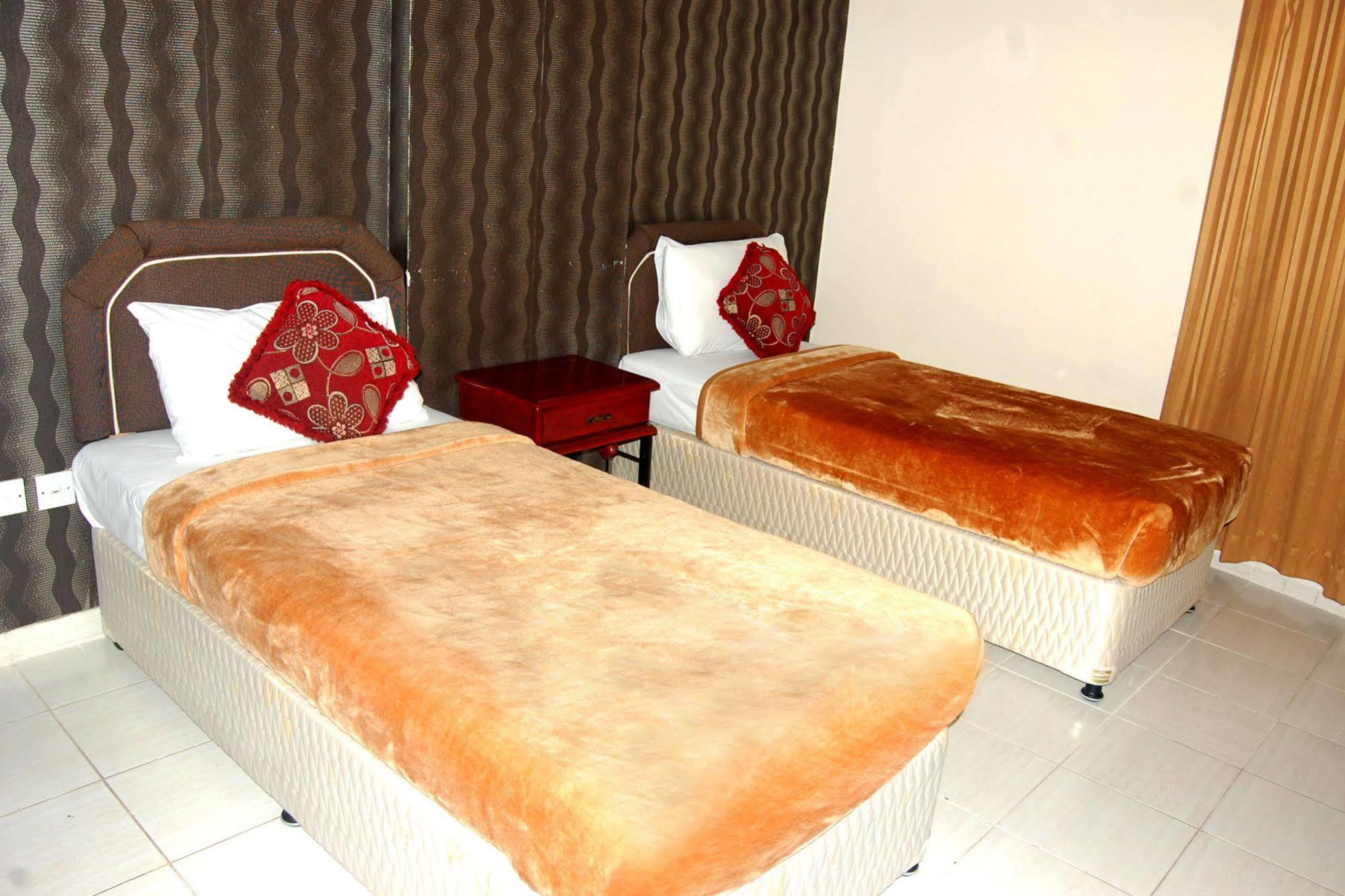 Al Ferdous Hotel Apartment Sharjah Exterior photo