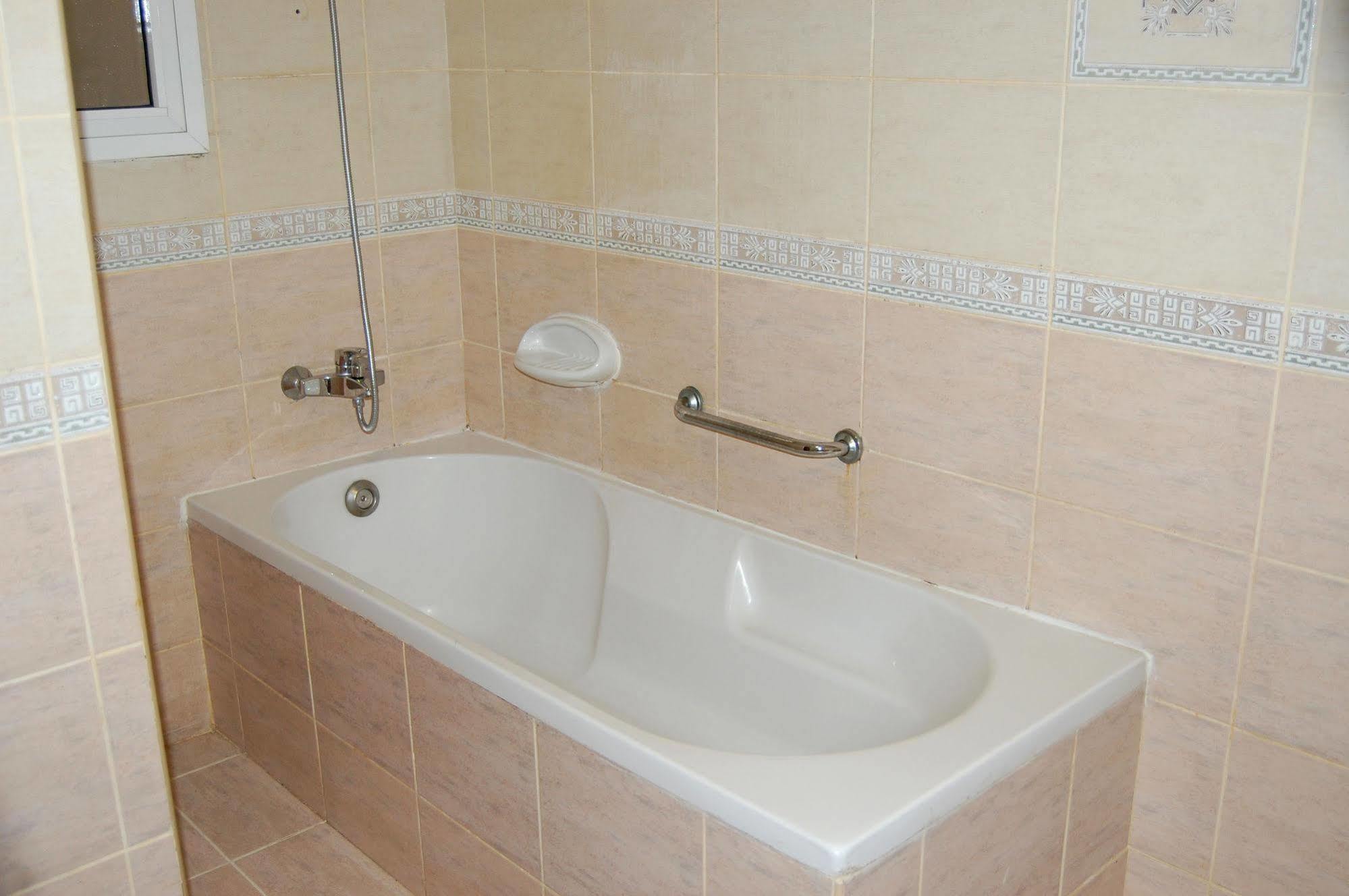 Al Ferdous Hotel Apartment Sharjah Exterior photo