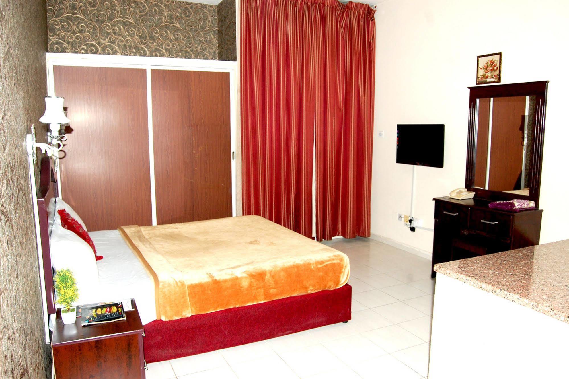 Al Ferdous Hotel Apartment Sharjah Exterior photo