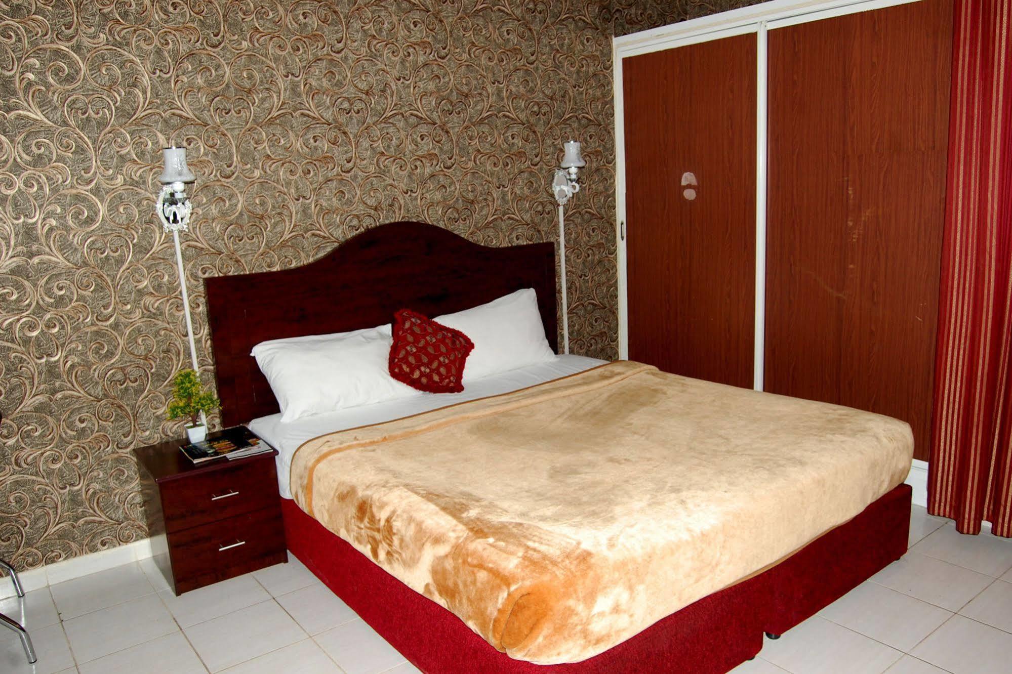 Al Ferdous Hotel Apartment Sharjah Exterior photo