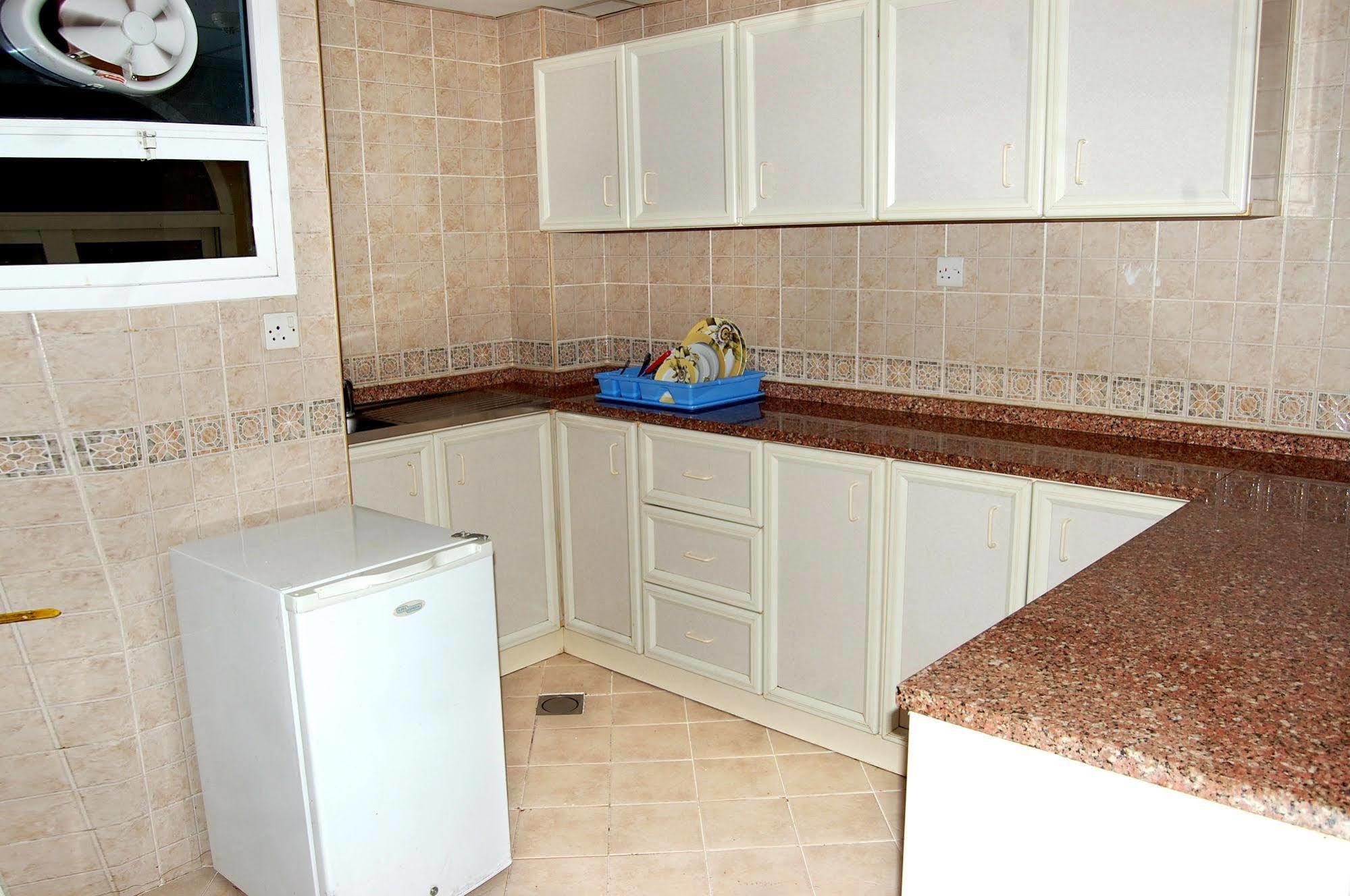 Al Ferdous Hotel Apartment Sharjah Exterior photo