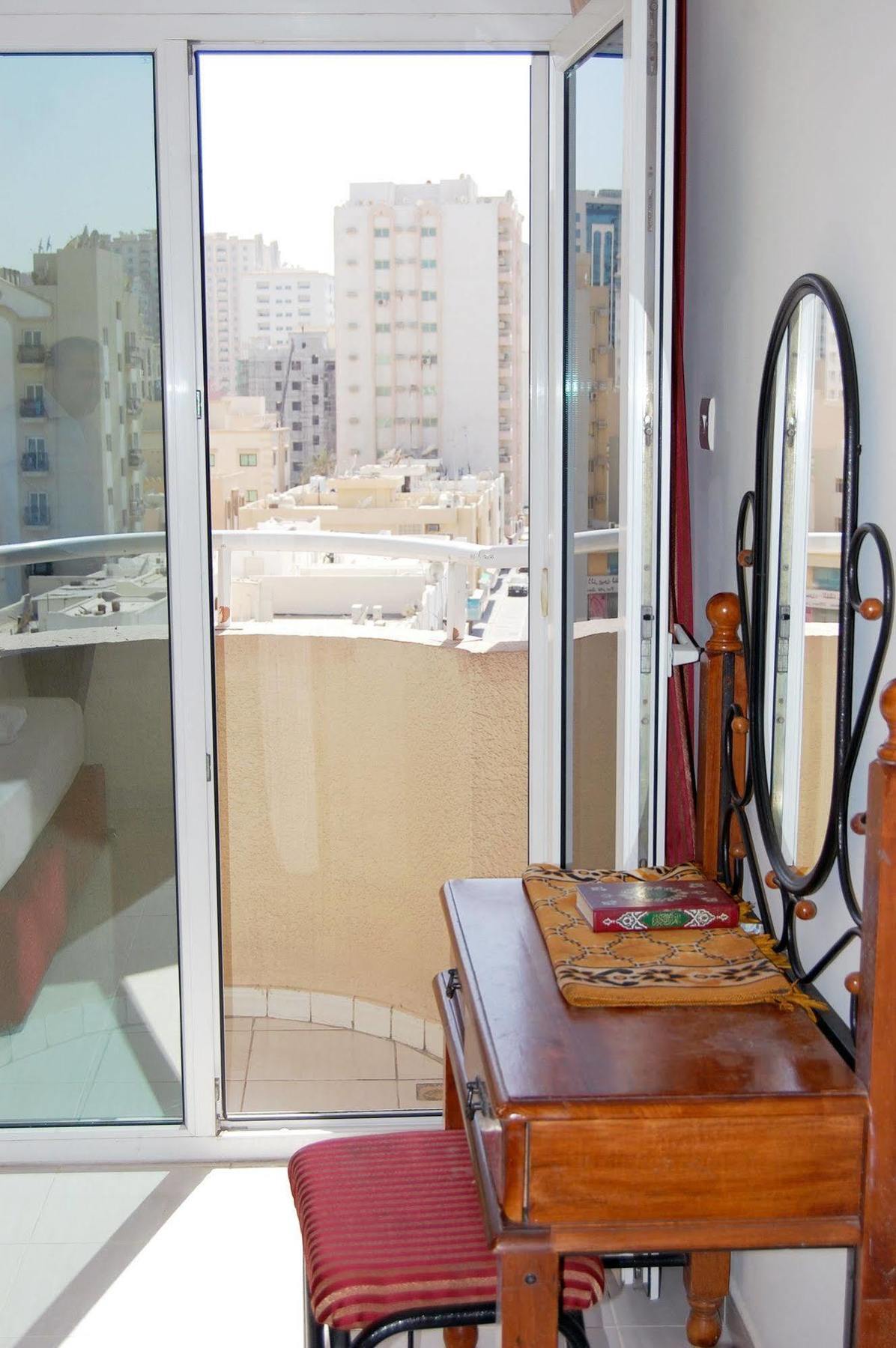 Al Ferdous Hotel Apartment Sharjah Exterior photo