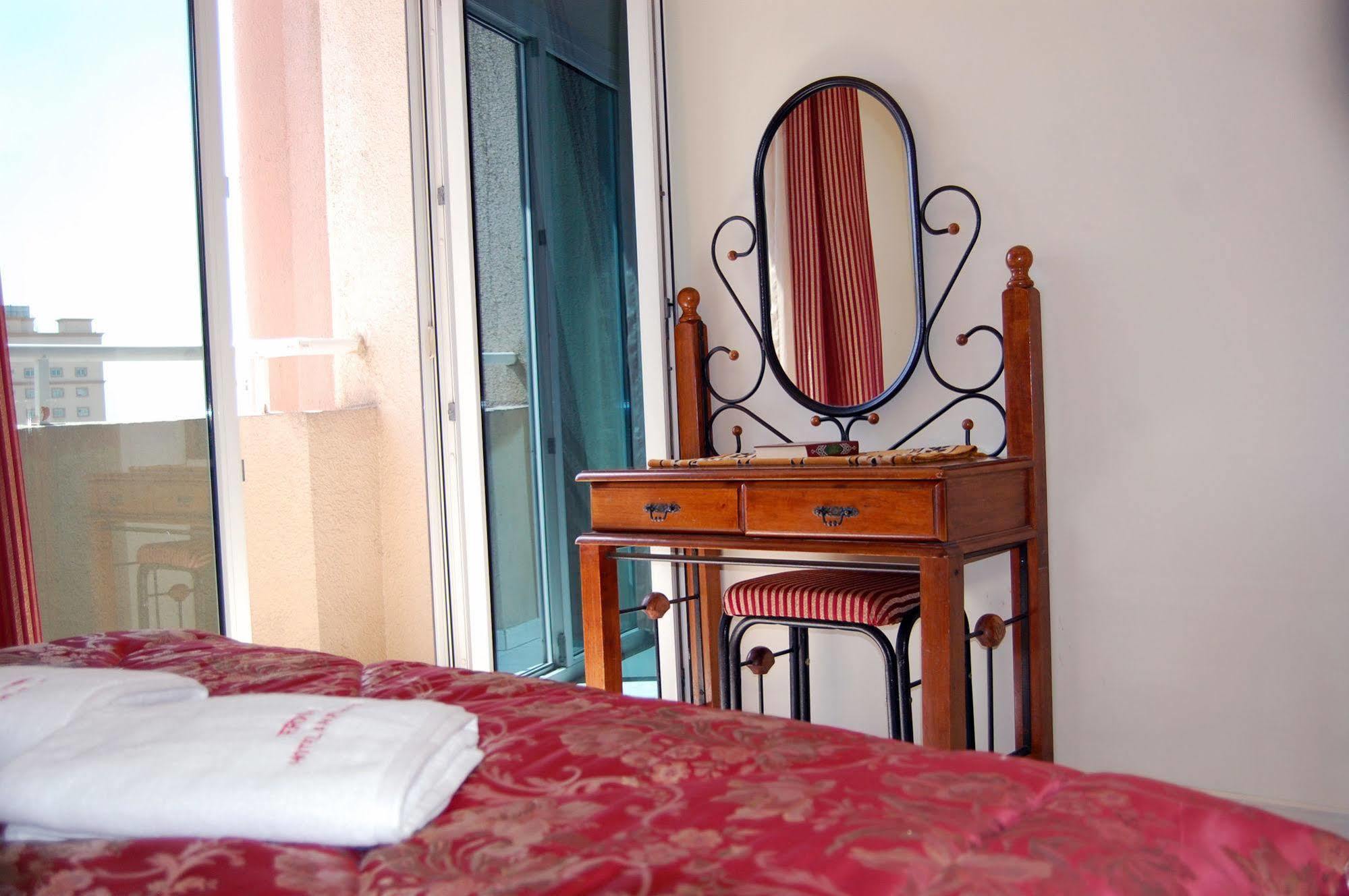 Al Ferdous Hotel Apartment Sharjah Exterior photo